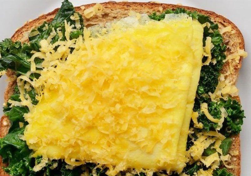 Cheddar-cheese-omelet-sandwich