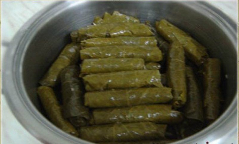 Put-grape-leaves-in-pot