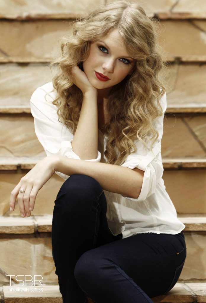 taylor-swift-taylor-swift-16433078-1740-2560